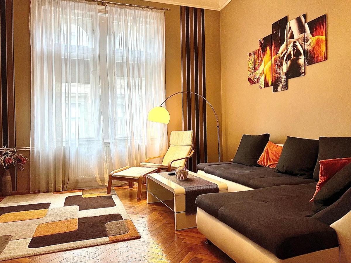 A54: Charming Apartment In The Ruin Bar District Budapest Exterior photo